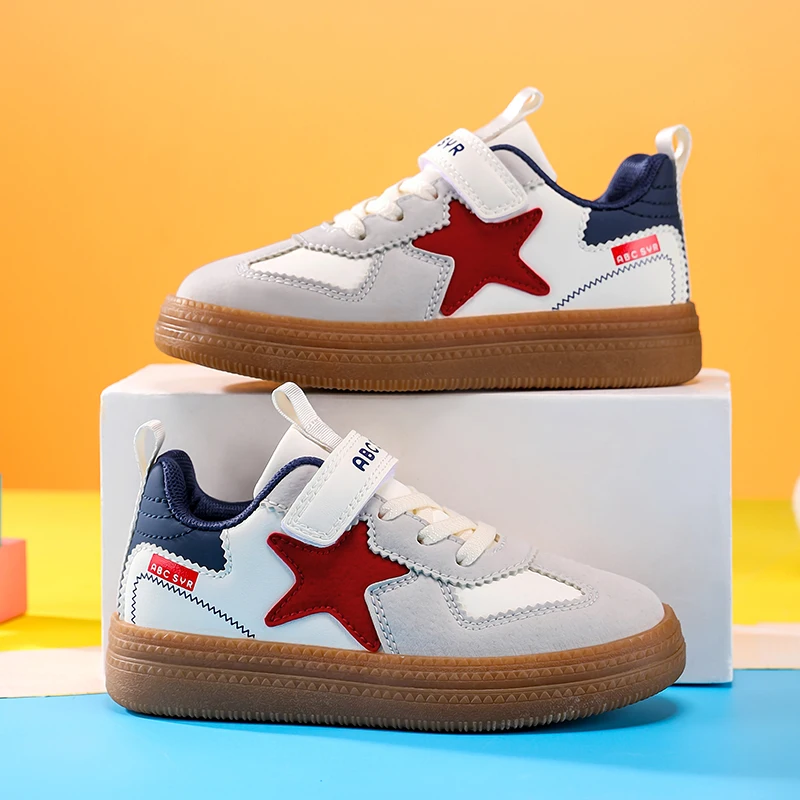 

A pair of children's four-season leather panel shoes with star pattern soft casual shoes, sizes 29-36，YY-Y2810