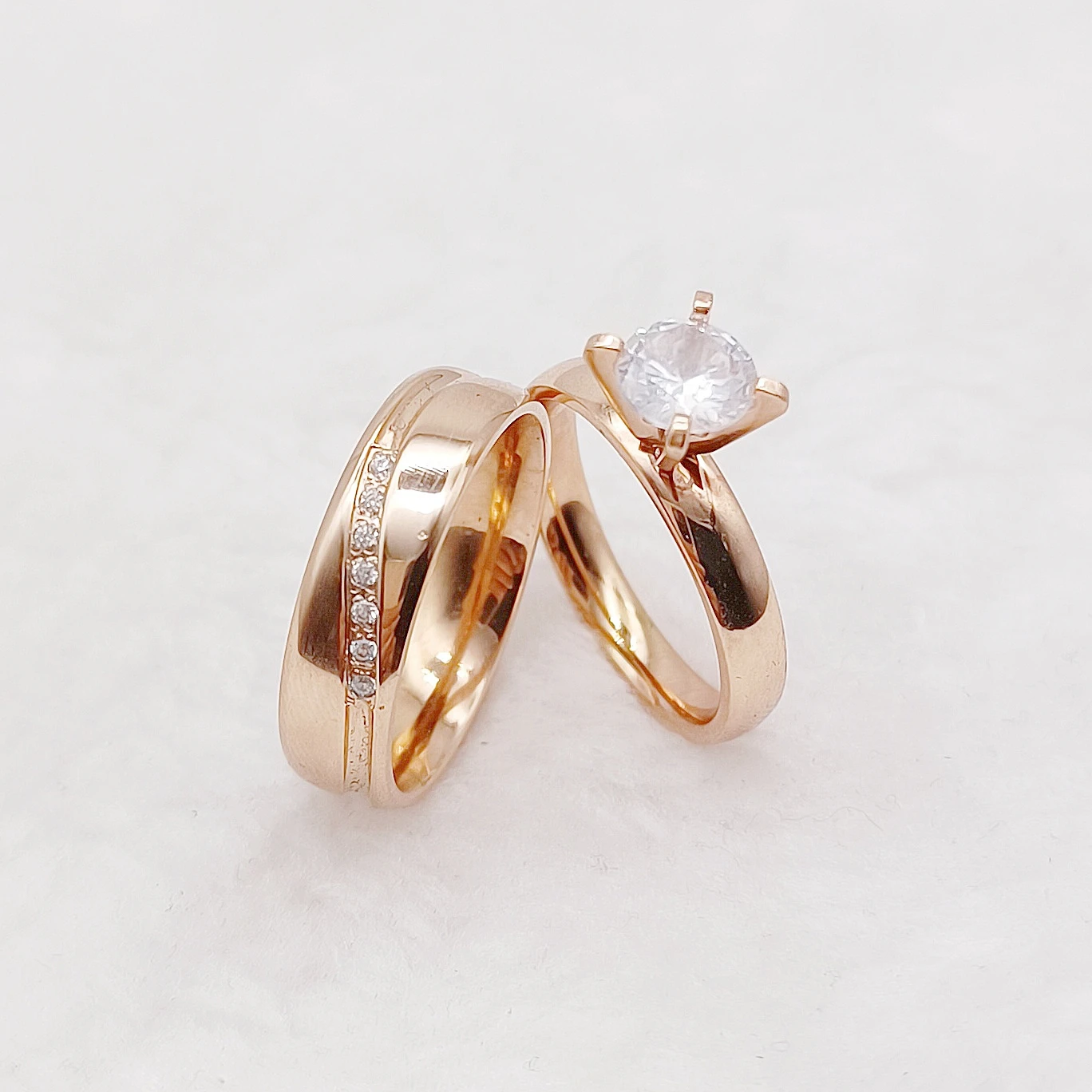 

Гипоаллергенные свадебные обручальные кольца на день Святого Валентина, свадебные комплекты, позолоченные 24 карата, ювелирные изделия из нержавеющей стали 316L, женское кольцо с бриллиантом