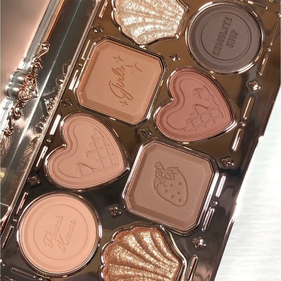 Paleta Cieni do Powiek Flower Knows Chocolate Shop, Rozświetlacz, Brokat, Perłowy, Rococo, Kompleksowa Paleta