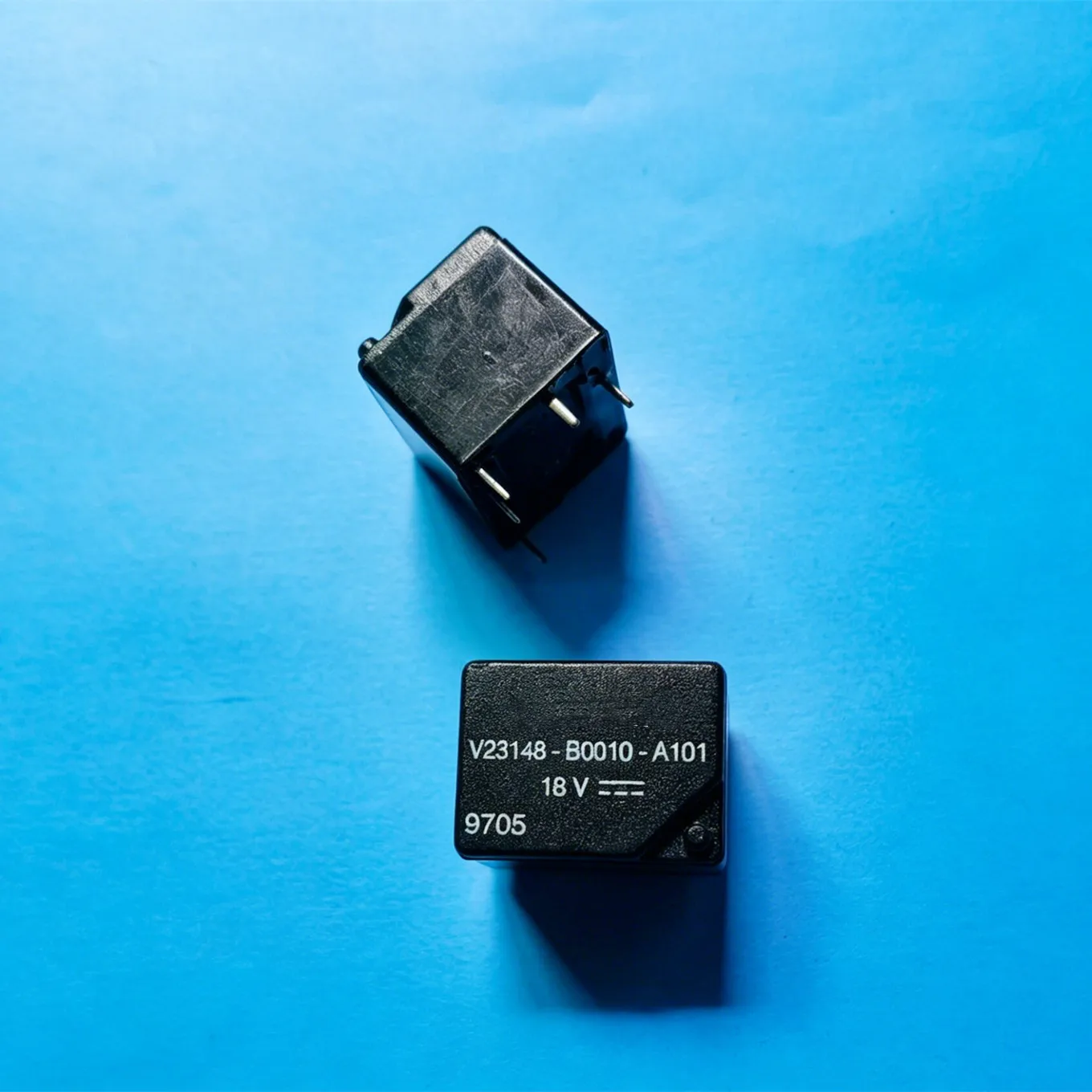 Hot Spot V23148-B0010-A101 Relay B0010-A101 18V 5Pin
