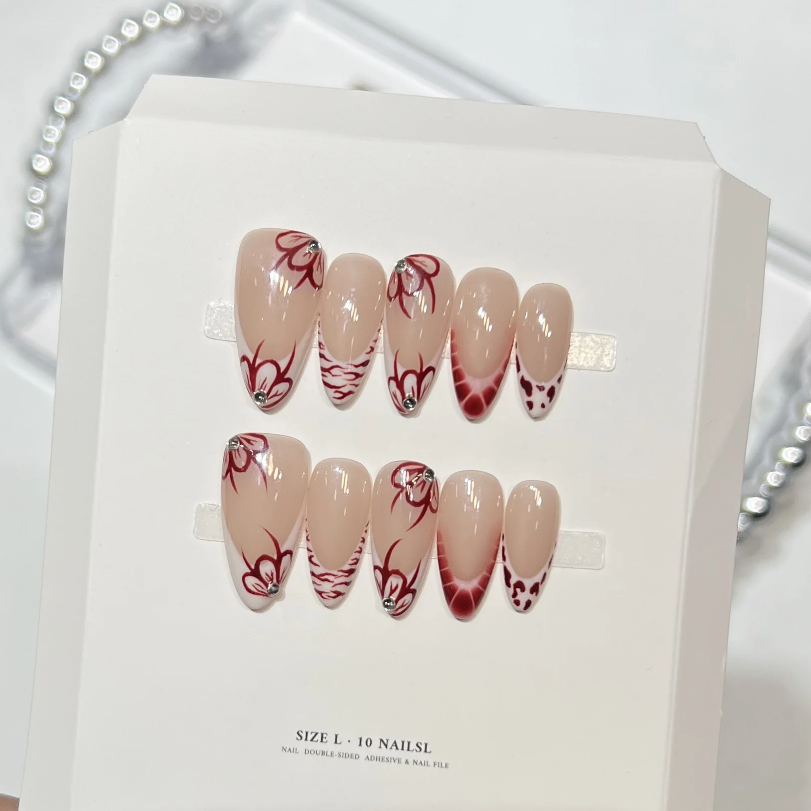 10 szt. Ręcznie Robione Średnie Owalne Paznokcie Naklejane Nude Różowy Biały Francuski Czerwony Wzór Kwiatowy Sztuczne Paznokcie Do Noszenia Porady dotyczące Stylizacji Paznokci dla Dziewczyn