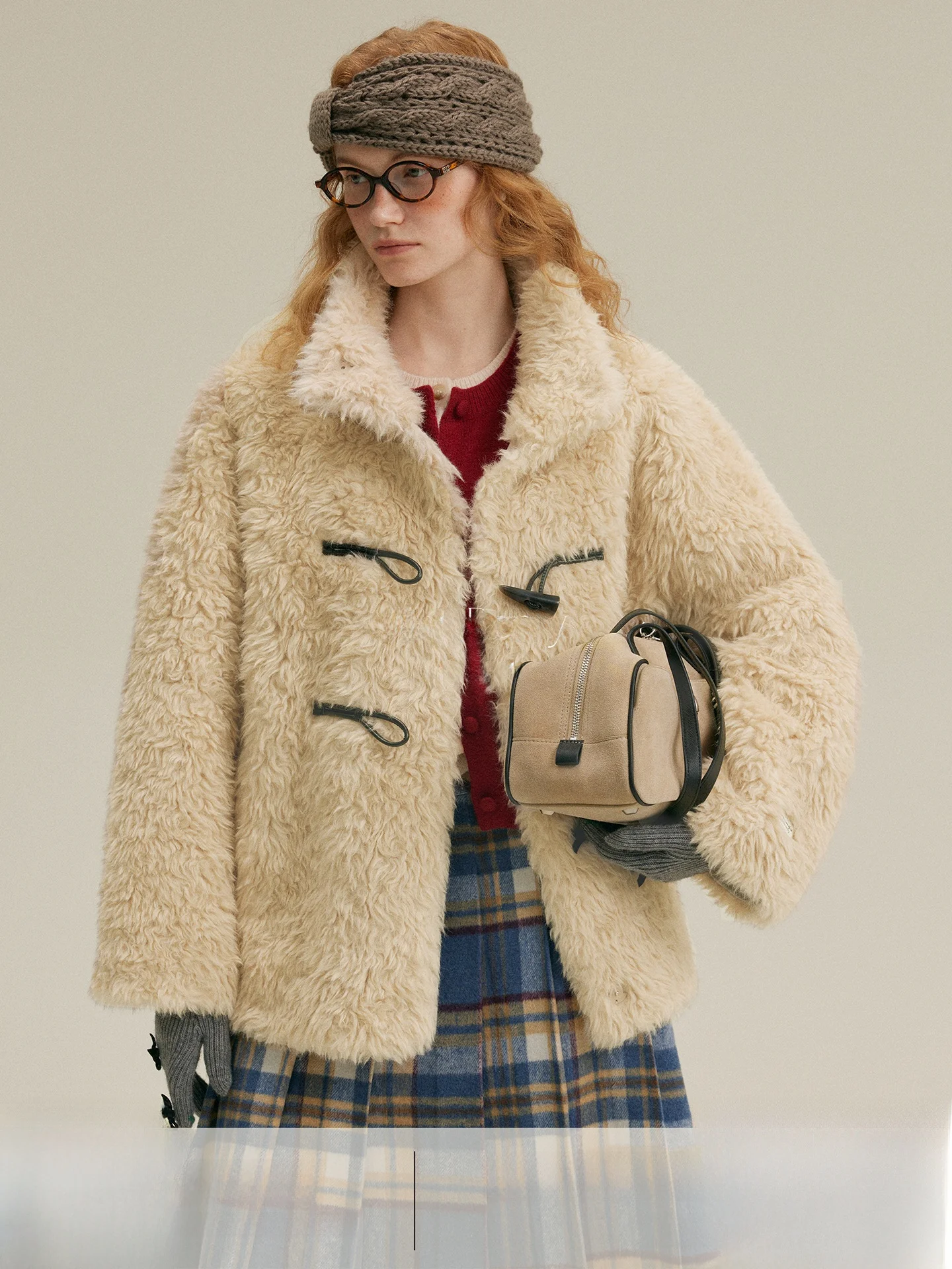 Casaco Feminino Rina Berry com Gola de Pele, Solto, Casual, Quente para Inverno, com Detalhe de Borla, Agasalho Curto de Poliéster com Manga Longa