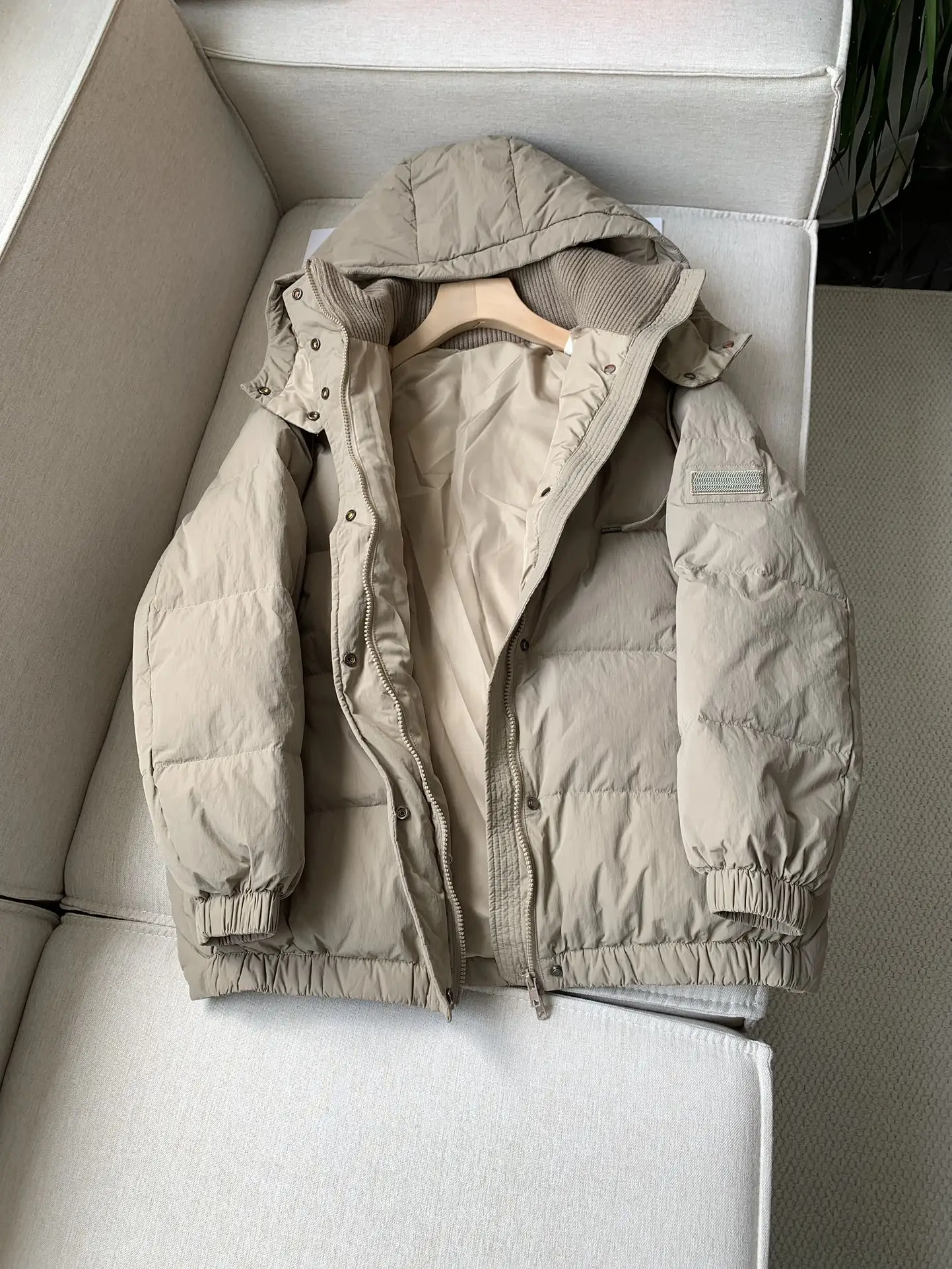 High Quality 90 White Goose Down Hooded Down Jacket With Split Beading Fashionable Thick Warm Coat