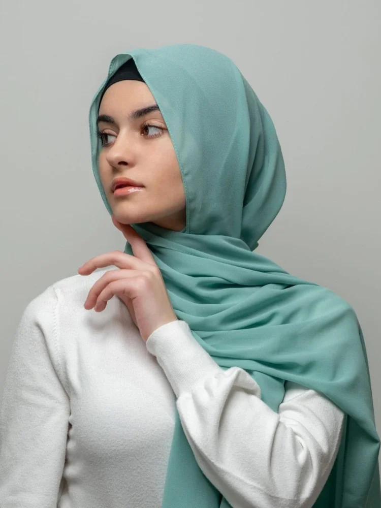 Solid color chiffon Muslim headscarf for women, skin friendly, elegant and long headscarf, not easy to wrinkle or droop, good fo