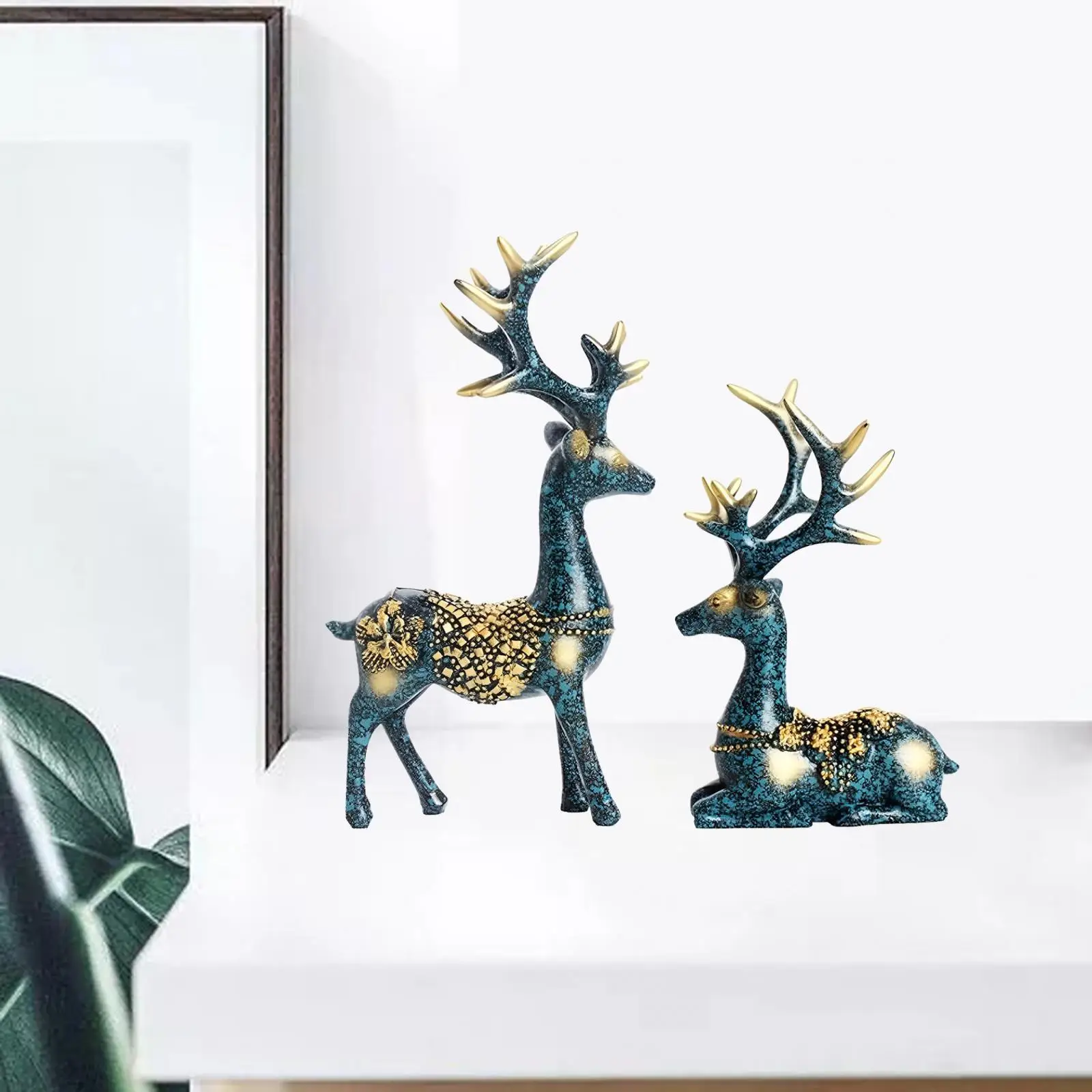 Deer Figurines Home Decor Table Decoration Free Standing Decor Gift Souvenir Elk Deer Figurine Ornament for Desktop Hotel Indoor