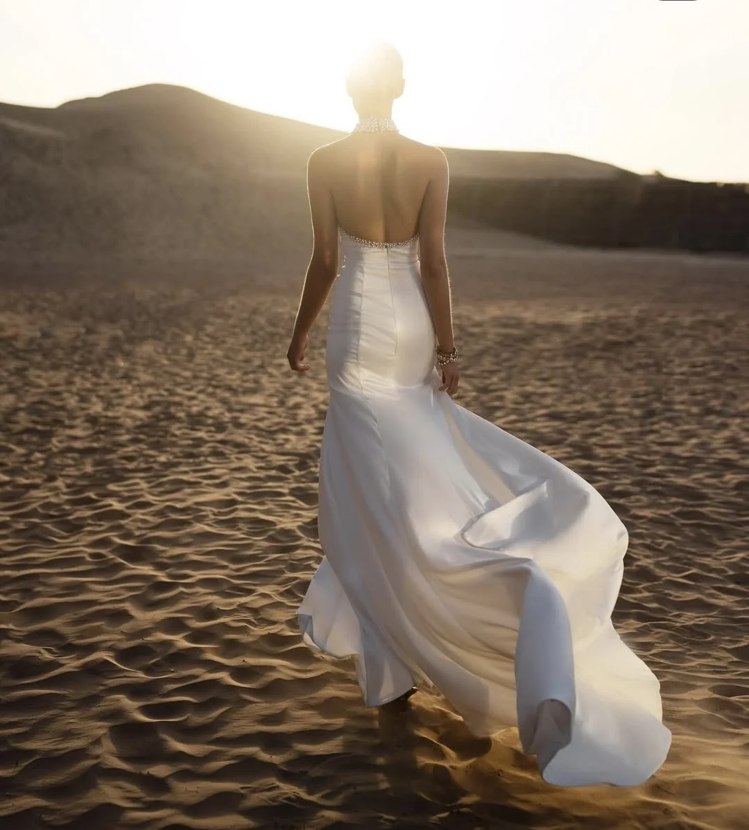 여성용 웨딩드레스 2025 홀터 펄 머메이드 백리스 심플 브라이덜 가운 우아한 사이드 슬릿 웨딩드레스