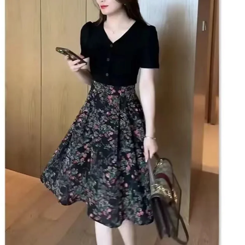 

Summer New Women's Splicing Fake Two Pieces V-Neck Button Elegant Fashion Slim Short Sleeve Commuter High End Floral Dress