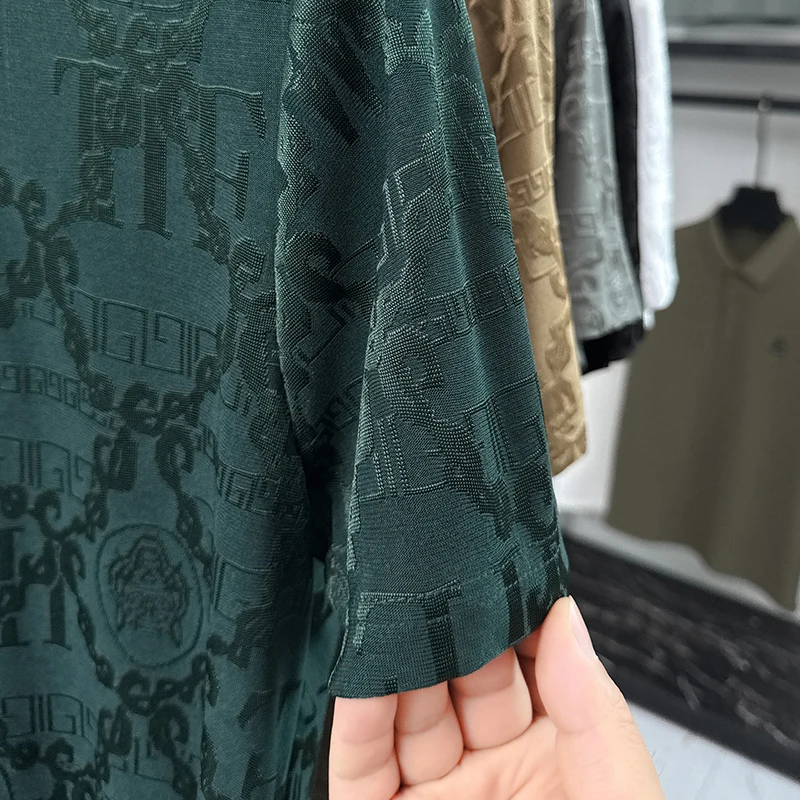 Herren-Oberteil aus dünnem Eisseide-Mesh mit kurzem Arm, durchgehendem Kettenmuster-Jacquard, schmalem, elastischem Rundhalsausschnitt, für Business, Alltag und Freizeit. – Detail 16
