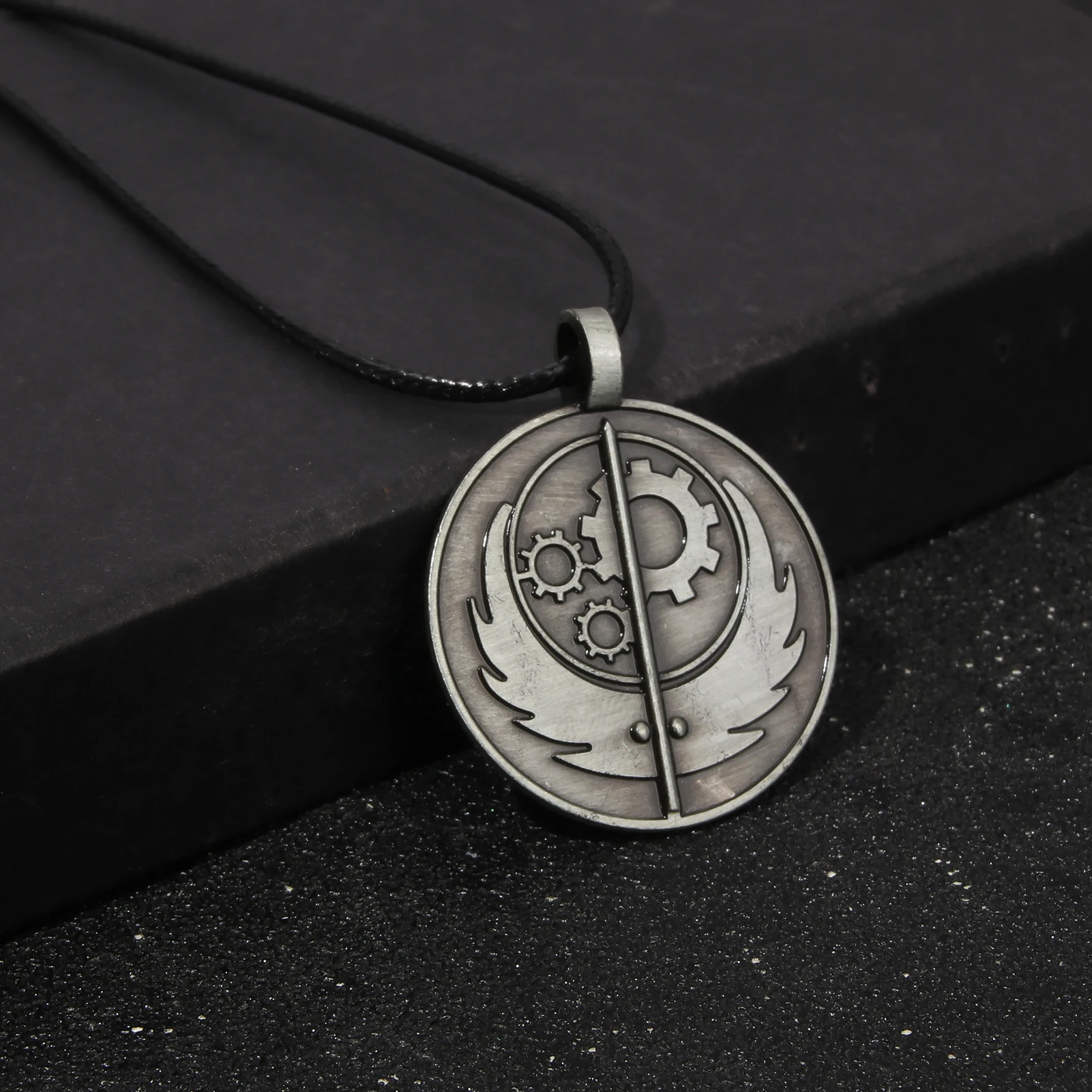 Brotherhood Of Steel Logo Necklace Round Metal Pendant Rope Chain Necklaces for Women Men Jewelry Accessories