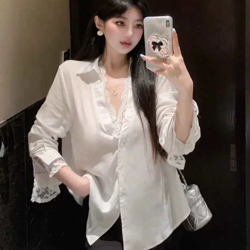 

2025 Simple style high-grade white fake two lace patchwork suit long sleeve loose shirt top female autumn