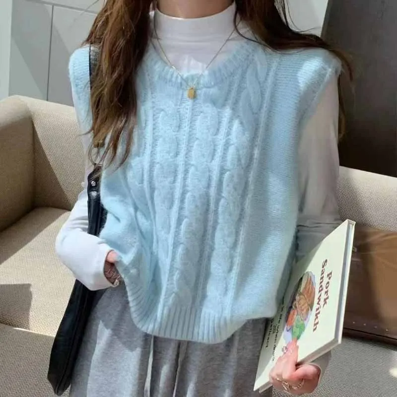 2025 New O-Neck Knitted Vest Women Solid Loose Sleeveless Undershirt Sweater Vest Female Vintage Versatile Twist Knit Jumper Top