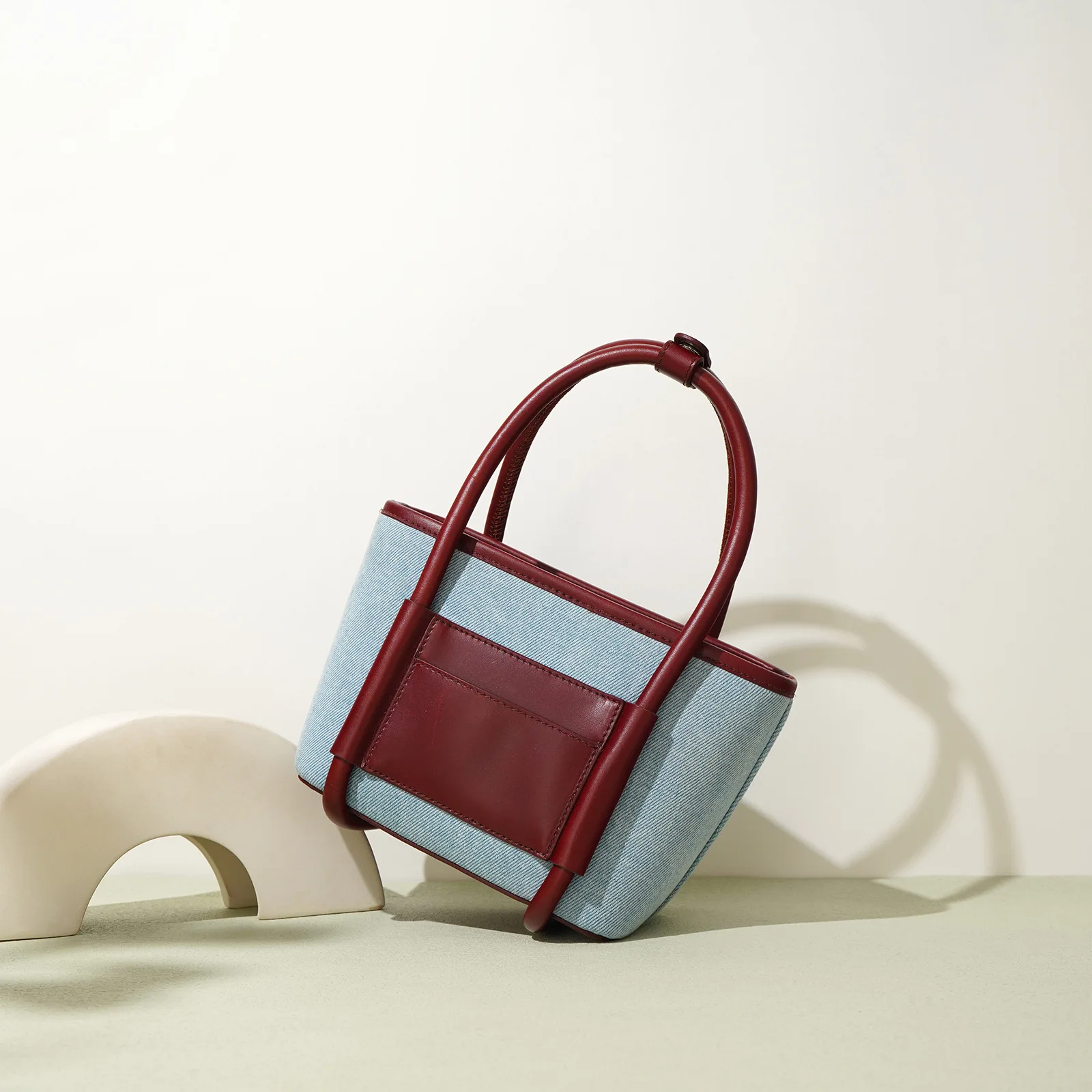 

Popular Elegant Shopper Bag For Women With Simple Design And Solid Color Designed Also As A Spacious Commuter Diaper Bag