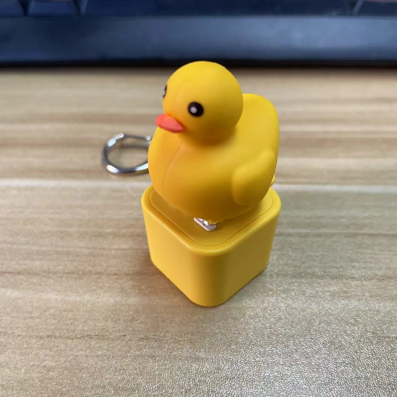 Möwen-Mechanischer Schalter-Schlüsselanhänger, lustiges LED-Leucht-Fidget-Clicker-Schreibtischspielzeug zur Stresslinderung, Büro-Mitarbeiter-Scherzartikel, Gag-Geschenke