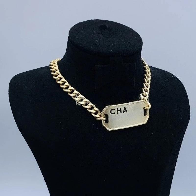 

Nwe Necklace Retro Romantic Pendant Highlights The Sense of High-end Suitable for All Kinds of High-end Wear