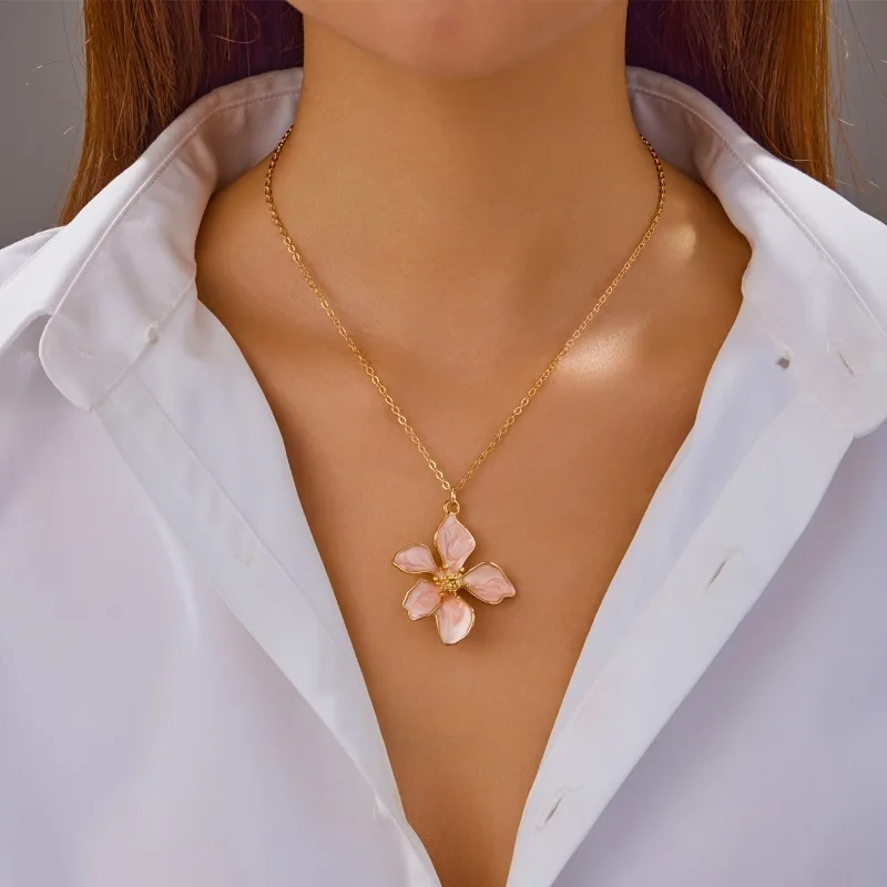 Elegant Fashionable Flower Pendant Necklace, White Enamel Petals Multifunctional Accessory for Women's Casual Formal Occasions