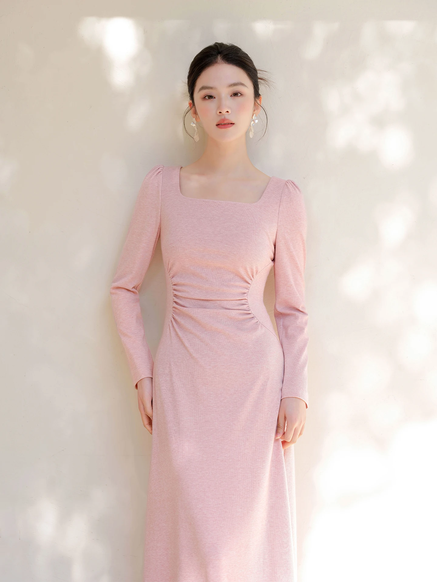 

Элегантное вязаное длинное платье для женщин, розовое, с завышенной талией, весенняя новинка, нежный трикотаж, платье с квадратным вырезом, повседневная одежда