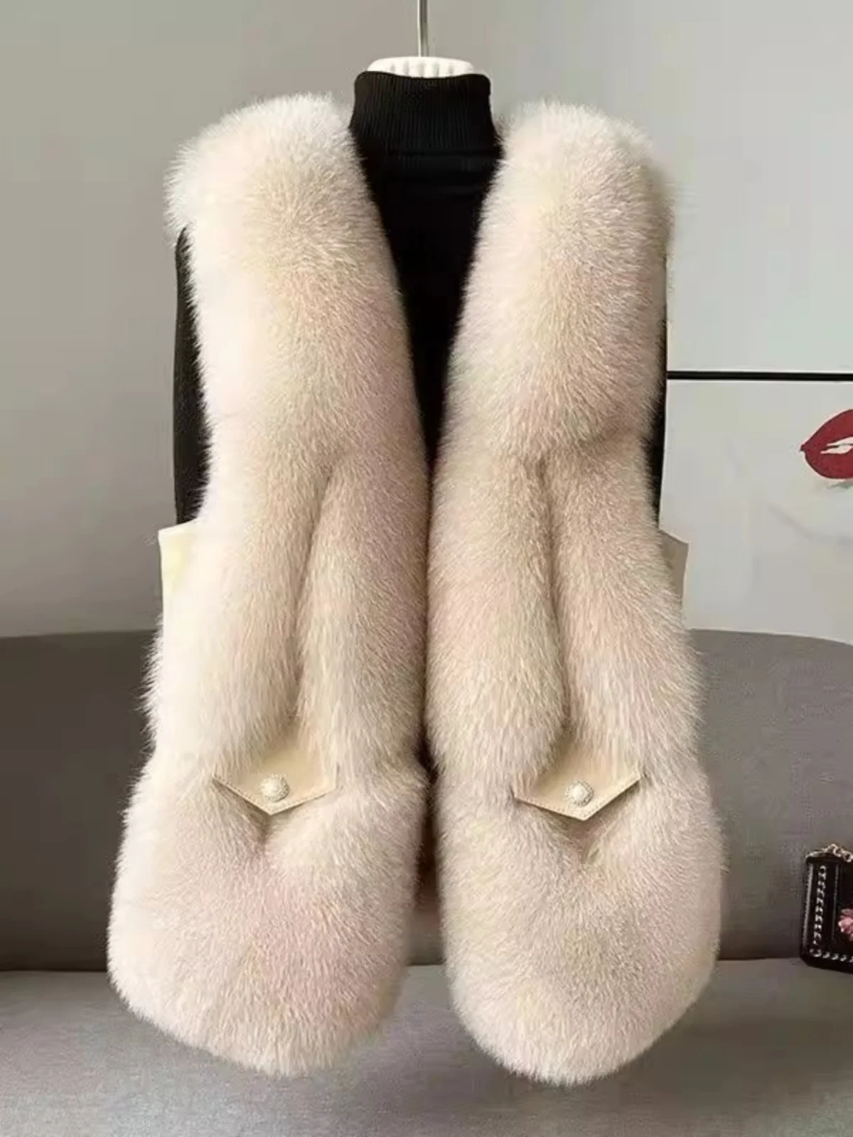 

Женский меховой жилет Young Sle 2026 Haifeng: Новая осенне-зимняя куртка из кожи с вставками и наплечниками, пушистая верхняя одежда