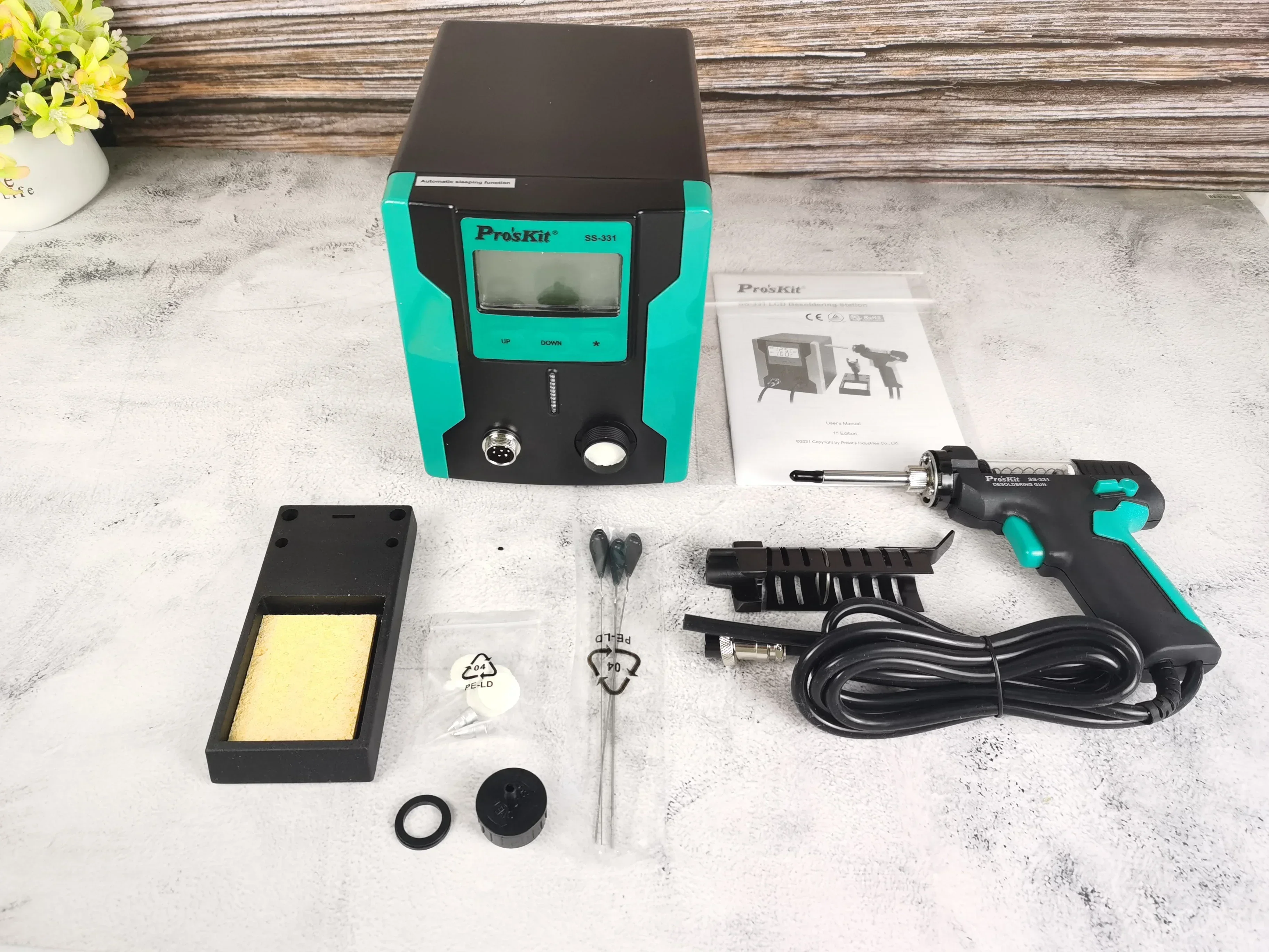 Desoldering station ProsKit SS-331H LCD Digital Electric Soldering Suction Pump High Power Strong Auto Sleep Vacuum Solder Gun