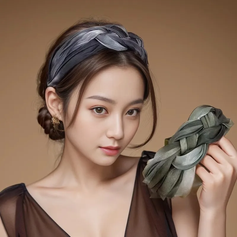 

Korean fine sparkling yarn braided headband for women, versatile and high-end for summer, wide edge headband for outdoor wear