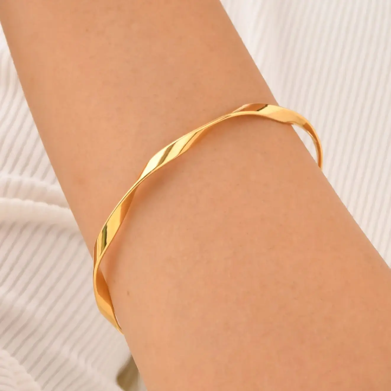 Stainless Steel Full Gloss Mobius Bracelet for Women Girls Gold Color Minimalism Fashion Twisted Bracelets Jewelry Gifts