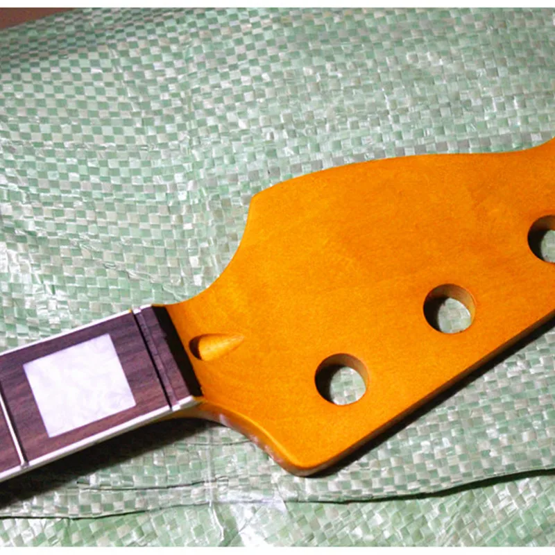 20 Bünde Reverse Headstock Ahorn 4-saitige E-Bass-Gitarrenhals mit Palisandergriffbrett, glänzende Farbe, Gitarrenteile – Detail 4