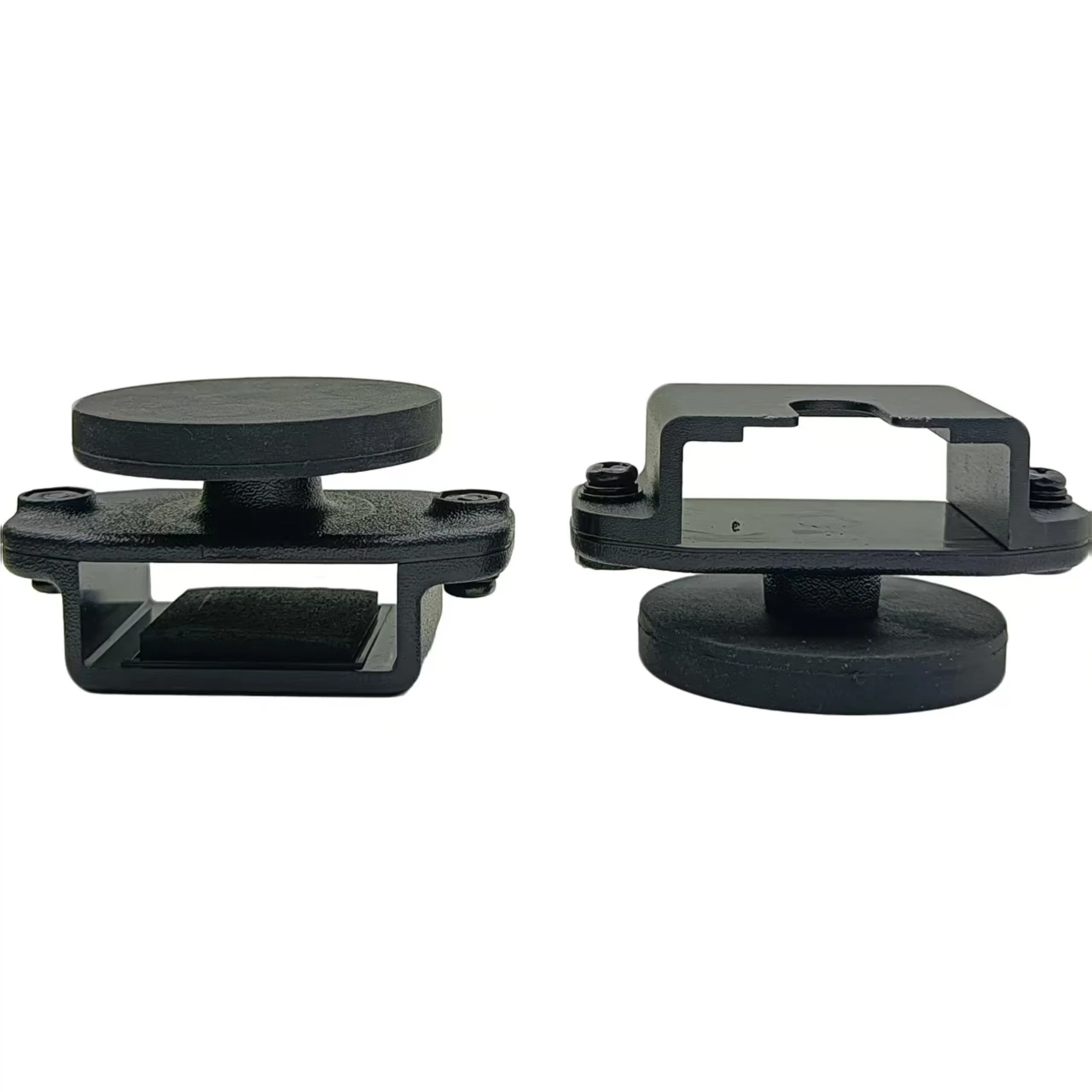 Handheld walkie-talkie vehicle-mounted magnetic mounting bracket, the bracket can be easily disassembled and moved.