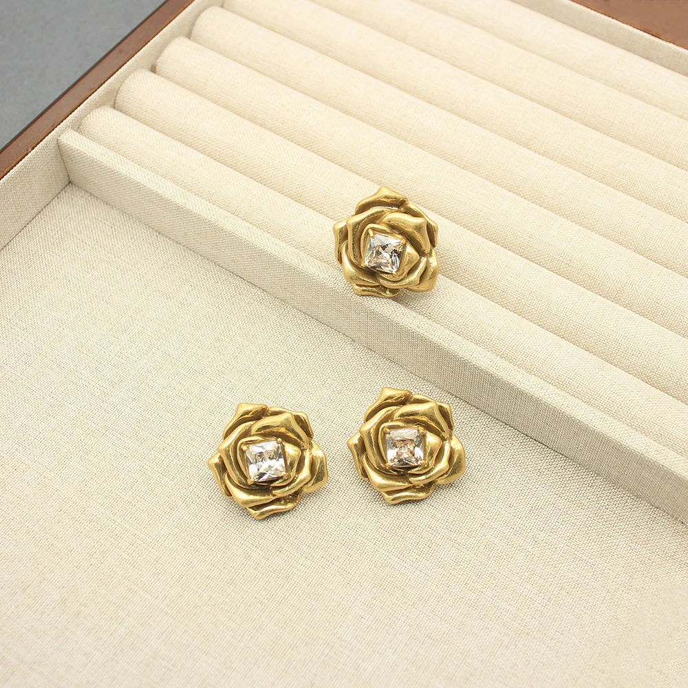 

Многослойный трехмерный цветок розы, инкрустированный квадратным бриллиантом, тяжелое ремесленное кольцо, кулон, высококачественные женские украшения в стиле ретро