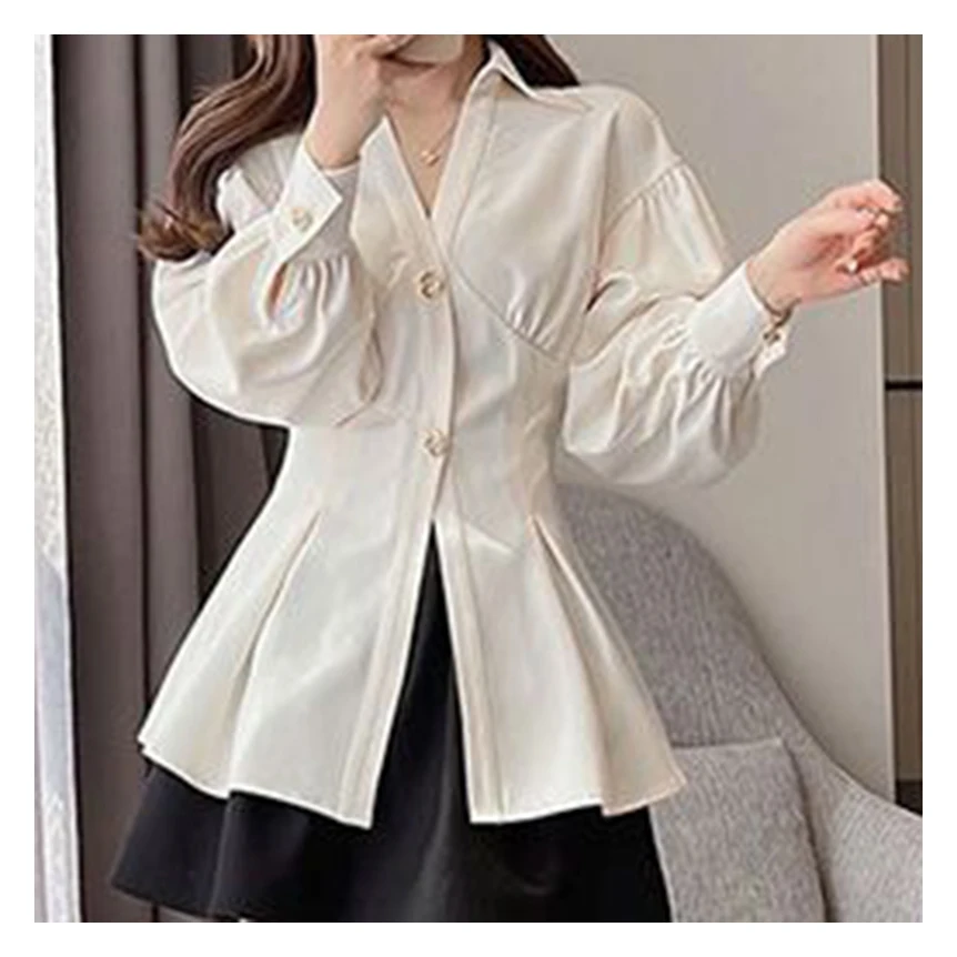 French V-neck white high-end commuting shirt for women, 2024 autumn new collection, waist cinching and slimming top trend