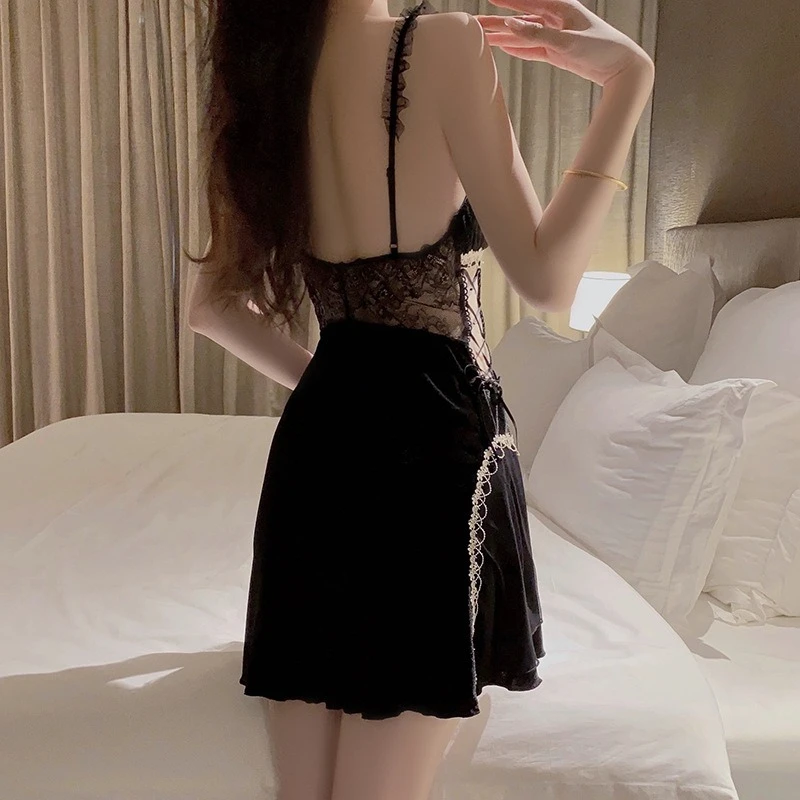 بيجامة شبكية مخملية مرقعة مع حمالة صدر عميقة على شكل حرف V وحمالات مريحة لملابس النوم المنزلية