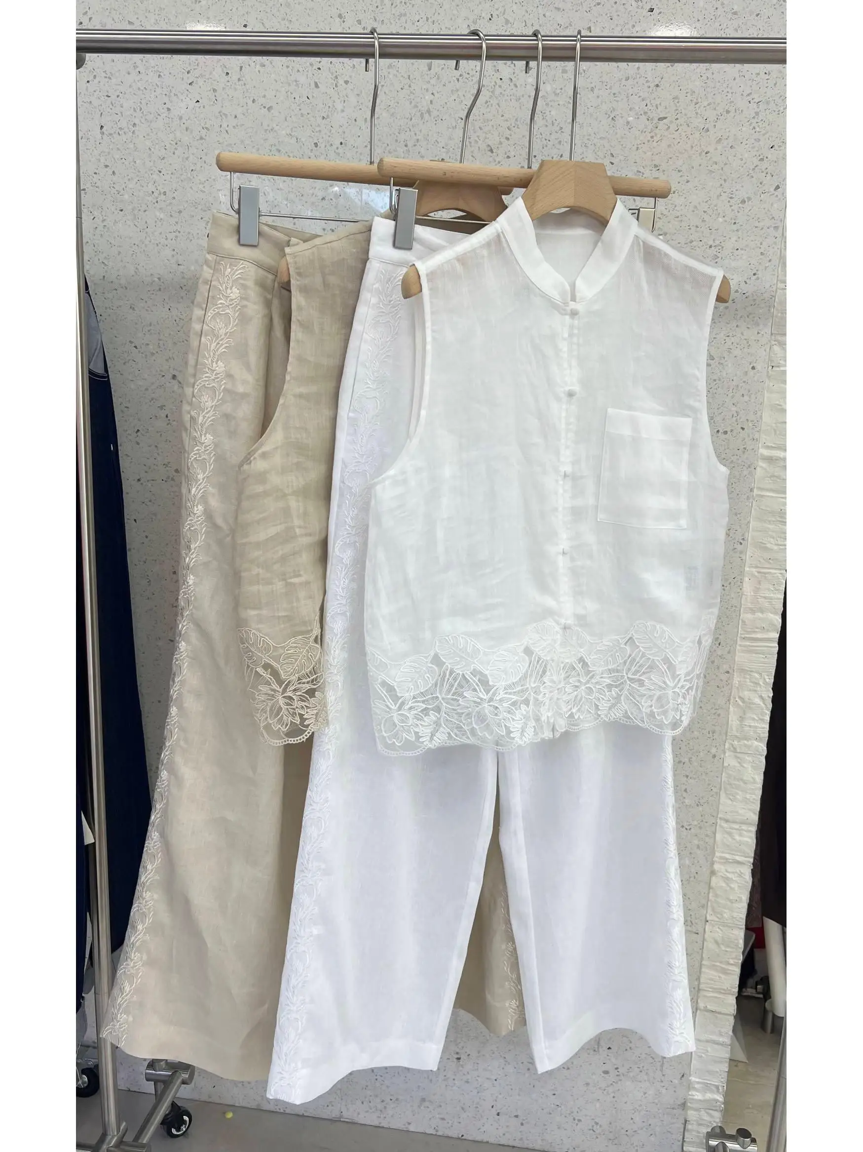 

Женский роскошный повседневный брючный костюм из чистого льна однотонного цвета.