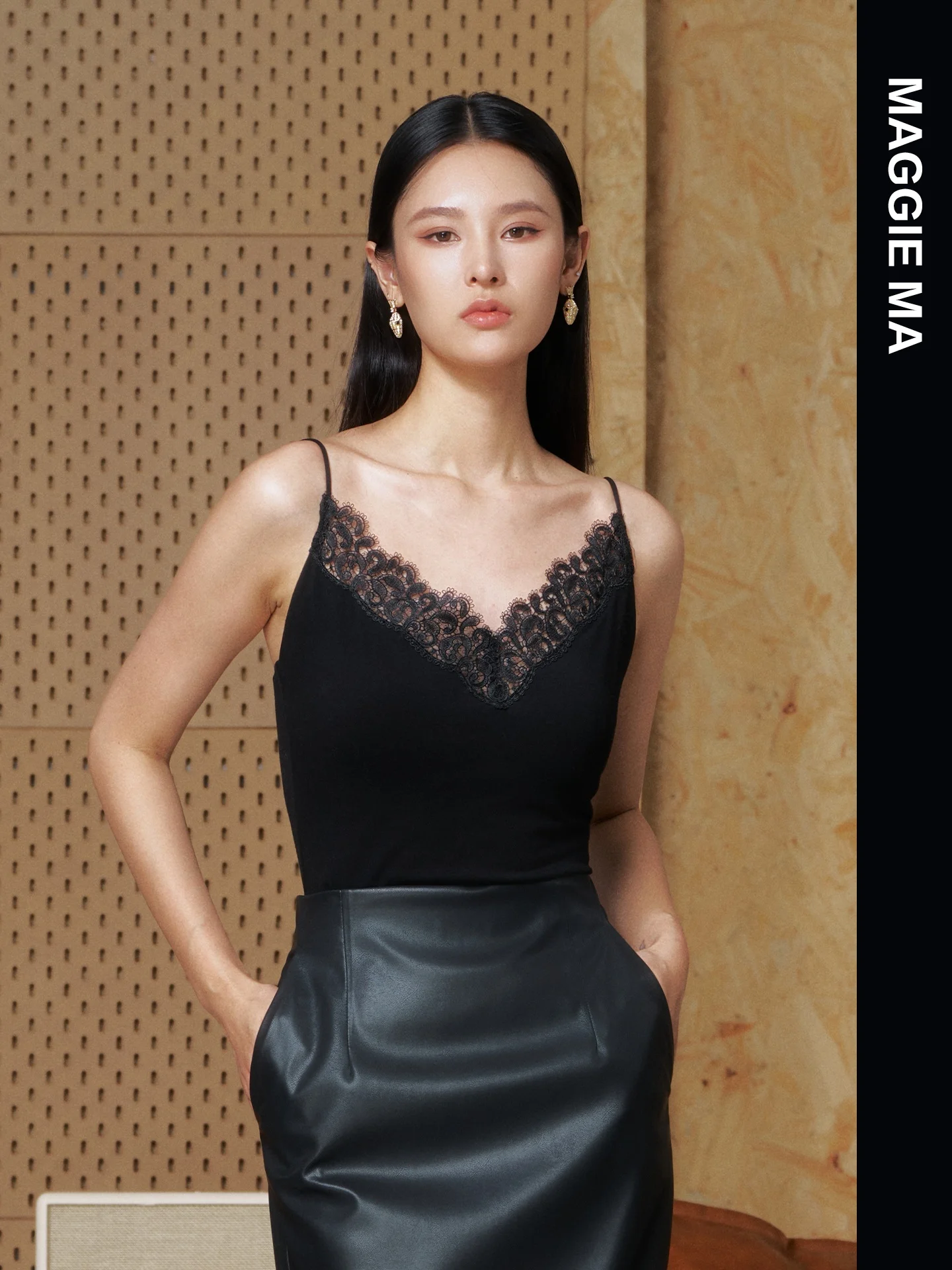 

Maggie Ma Sexy Slim Fit V-Ne Lace Crop Top Women's Faion Breathable Inner Wear Casual Pure Color Chinese Origin