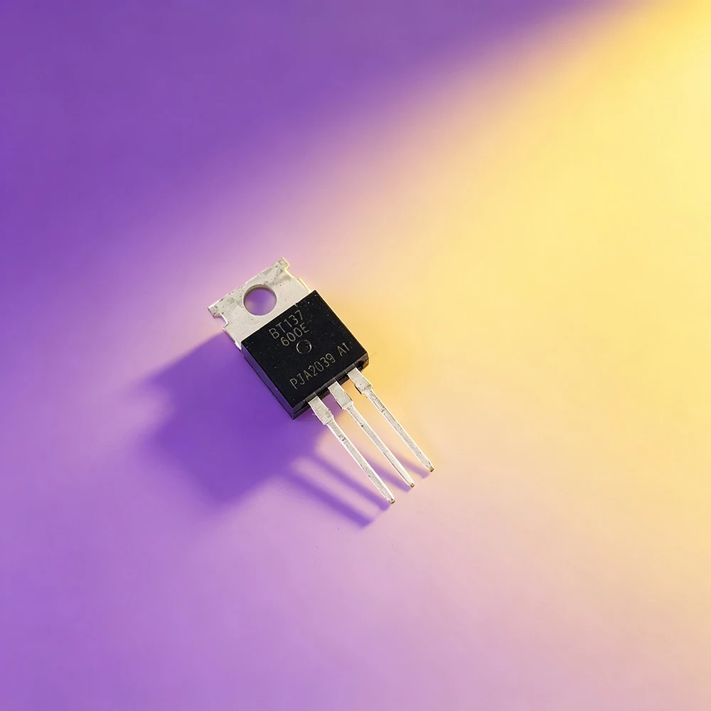 BT137-600 TO-220  new original BT137-600E TO220  137-600E BT137 137-600 TO220 8A/600V In Stock 10pcs/lot