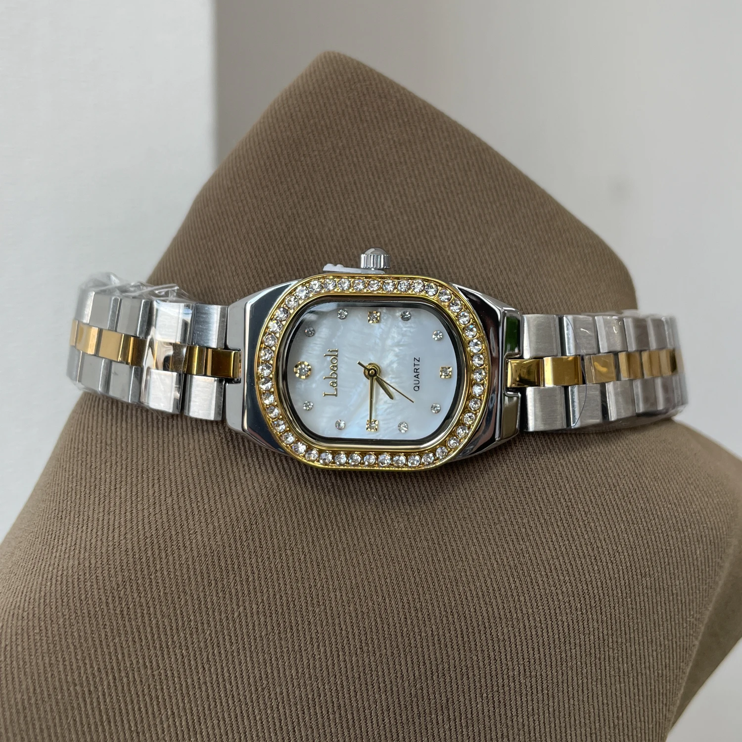 芸術的でエレガントな女性用腕時計、2026年新モデル、スタイリッシュなクォーツ時計とアクセサリーのハイエンドセレクション。