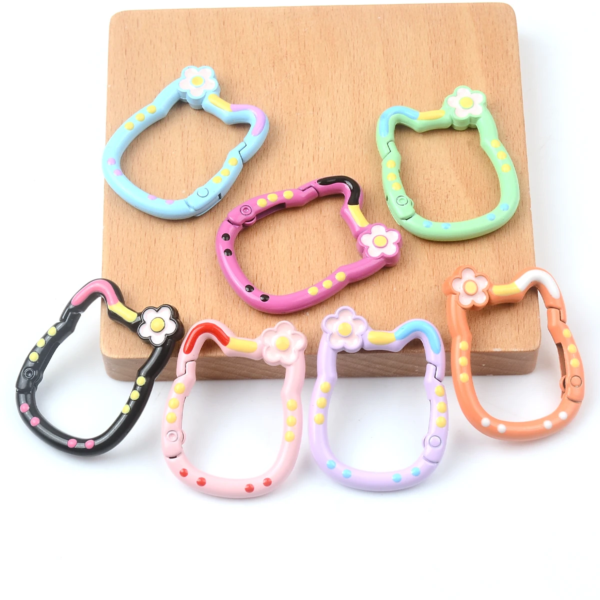 5pcs Random Colors Hand-painted Hollow Cute Cat with Flower Keychain Chain Hooks DIY Jewelry Findings For Making Key Rings