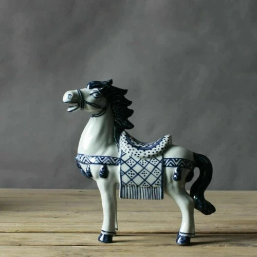 China Exquisite Old Porcelain Blue and White Horse Statue Iiving Room Decoration Home Gift