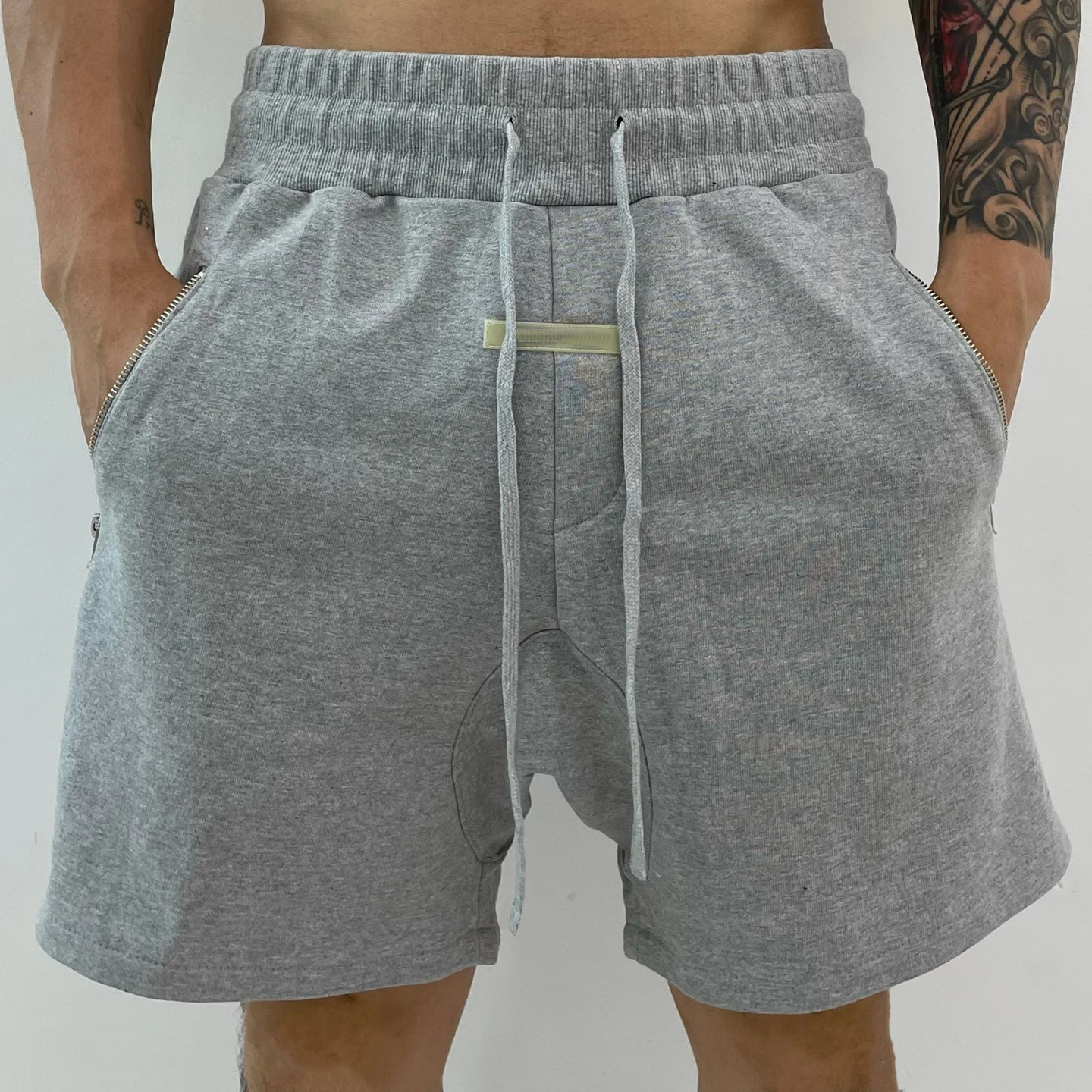 Shorts esportivos americanos casuais masculinos, hip hop de rua, bolsa solta com zíper, ranhura fitness, tendência ao ar livre, 5 quartos