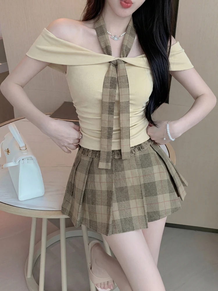 

Pure Desire Style Shoulder Bared One-Shoulder Neckline T-Shirt with Bowtie Collar Vintage Plaid Pleated Skirt Set for Yo...