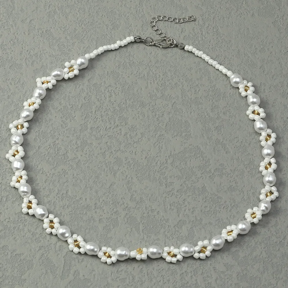 Y2K Style Daisy Flower Beaded Necklace for Women Bohemian Handmade Short Imitation Pearl Choker Necklace Female Jewelry