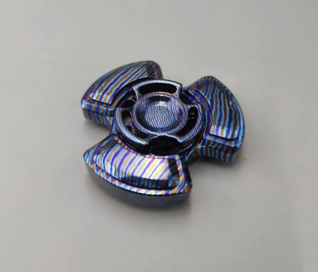 Brinquedo usado de descompressão EDC QEDC Source XL timascus spinner fidget