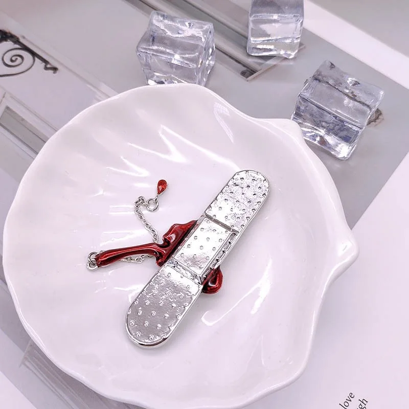 Kreative Nachahmung Pflaster Und Blutungen Blut Abzeichen Pins Brosche Trendy Metall Legierung Emaille Quaste Revers Pin Schmuck Zubehör