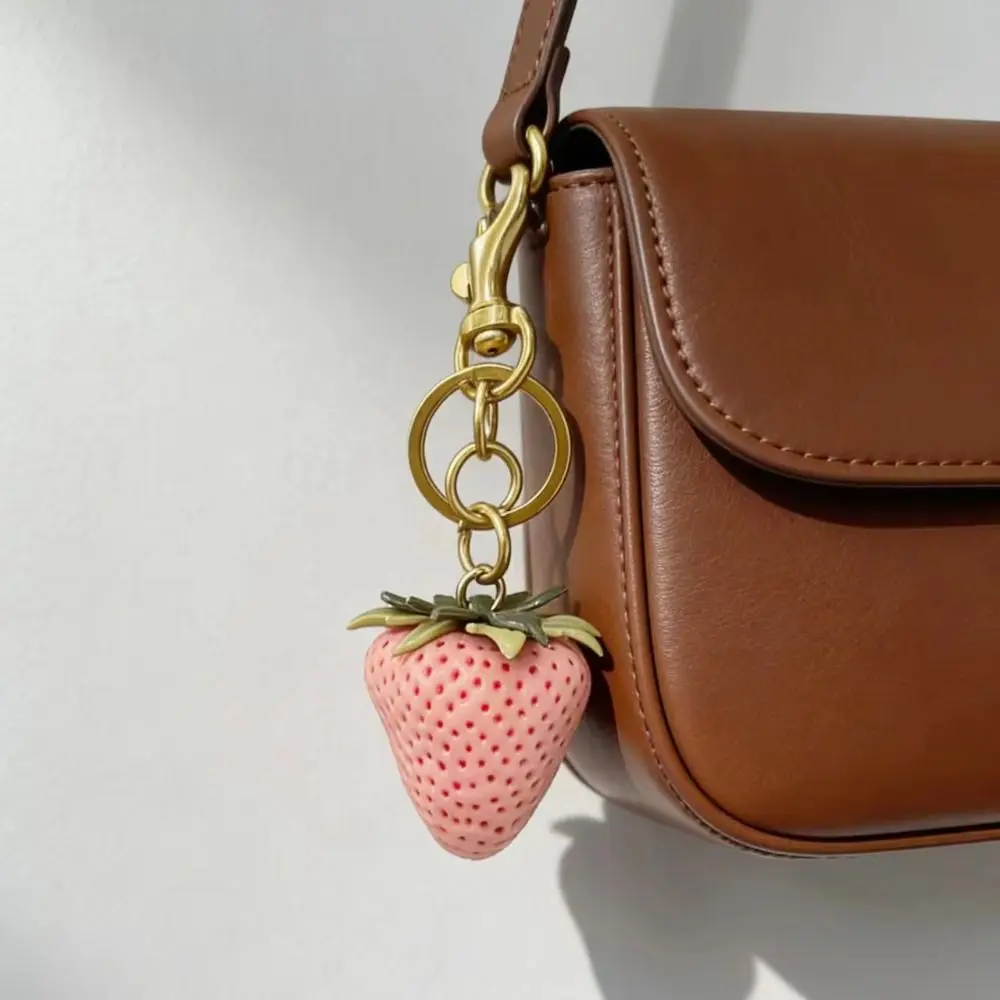 New Cartoon Strawberry Keychain Realistic Fruit Textured Surface Strawberry Bag Charm Resin Fruit Key Ring Handbag Accessories