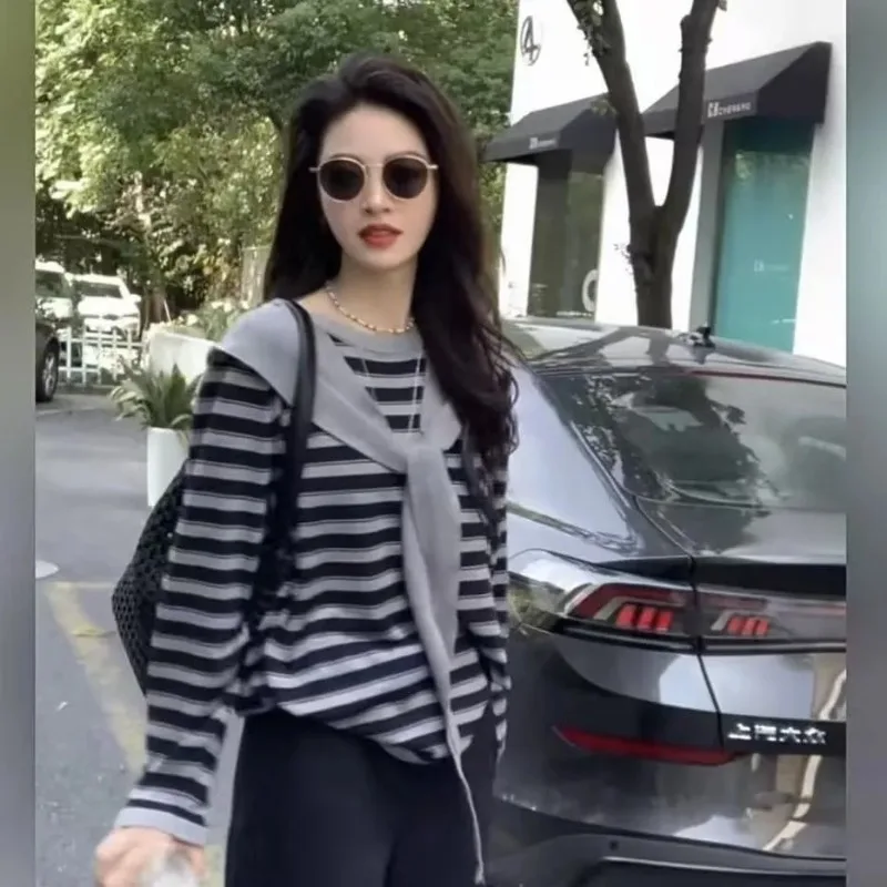 Frühling Herbst Koreanischen Stil Stilvolle Kontrast Farbe Gestreiften T-Shirt Schal Beliebte Stil Licht Reife Zwei-stück Anzug für Frauen tees