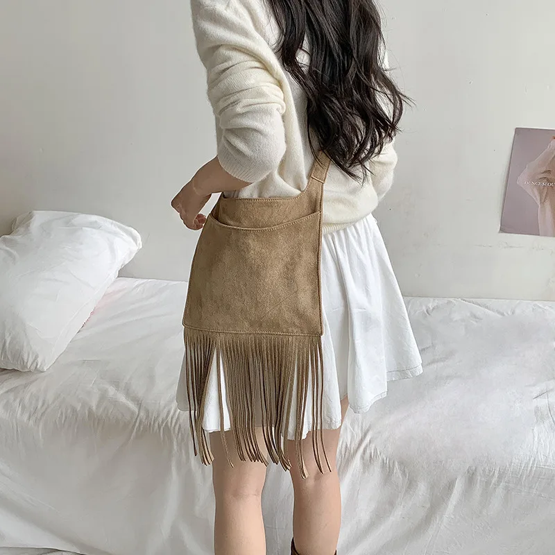 

Trendy Faux Suede Crossbody Bag with Tassels New Mobile Shoulder Bag Women Retro Matte Purse Guangzhou High Quality Bag