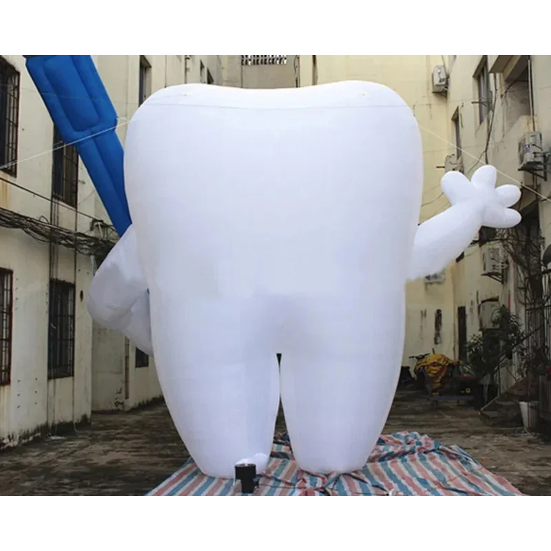 Palloncino gonfiabile gigante del dente dell'aria del personaggio dei cartoni animati del modello del dente di pubblicità gonfiabile gigante con lo spazzolino per la promozione