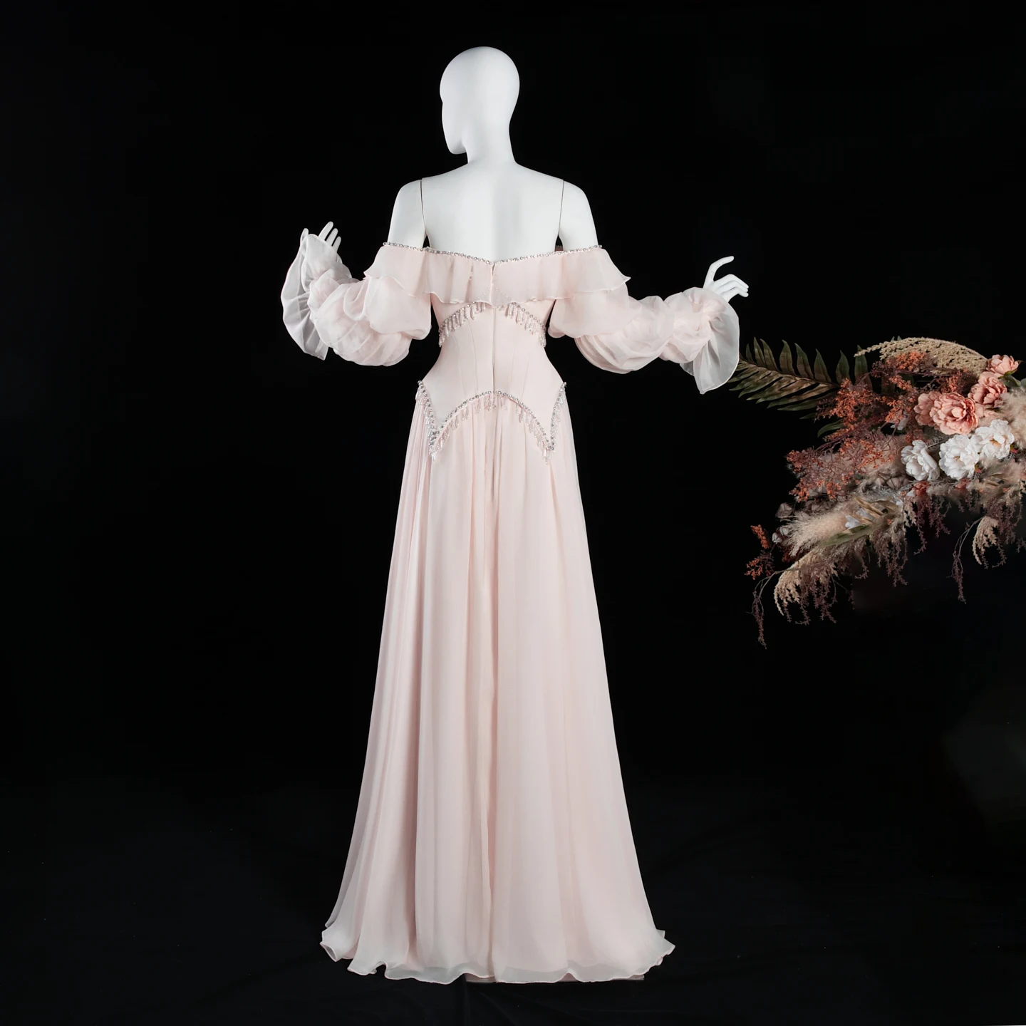 Sharon Said Luxuriöses Perlenrosa Abendkleid, schulterfrei, mit Rüschen, langen Ärmeln, Quasten, Chiffon, A-Linie, formelles Partykleid SS412, maßgeschneidert – Detail 12