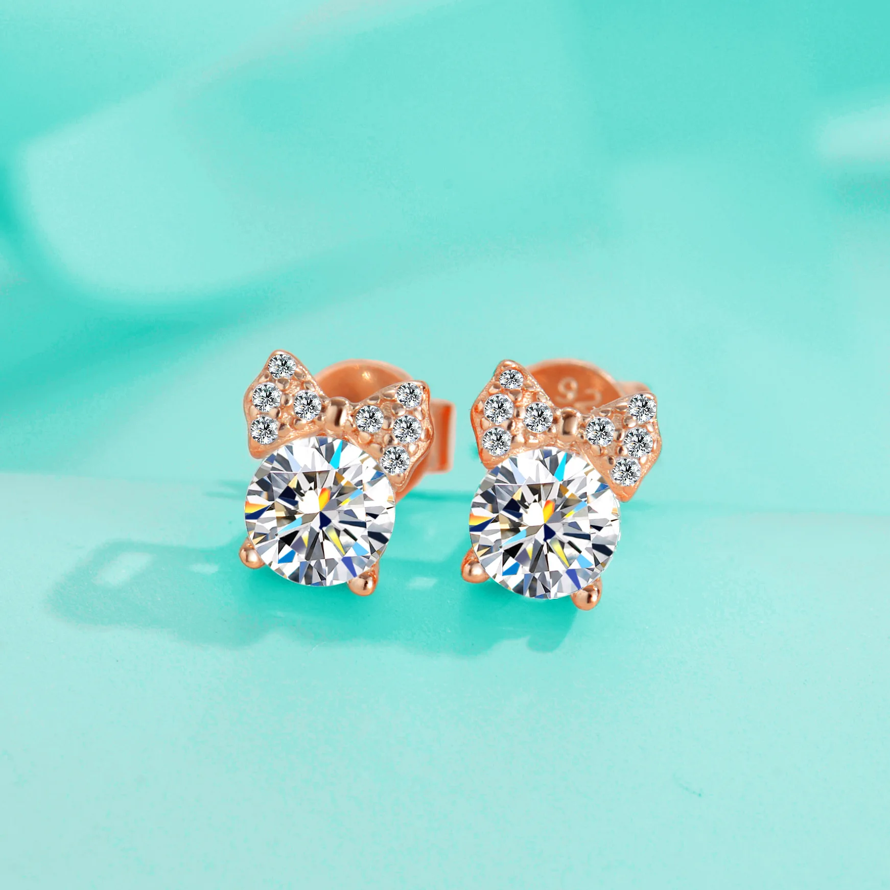 

Best-Selling Delicate 18K Moissanite Bow Stud Earrings