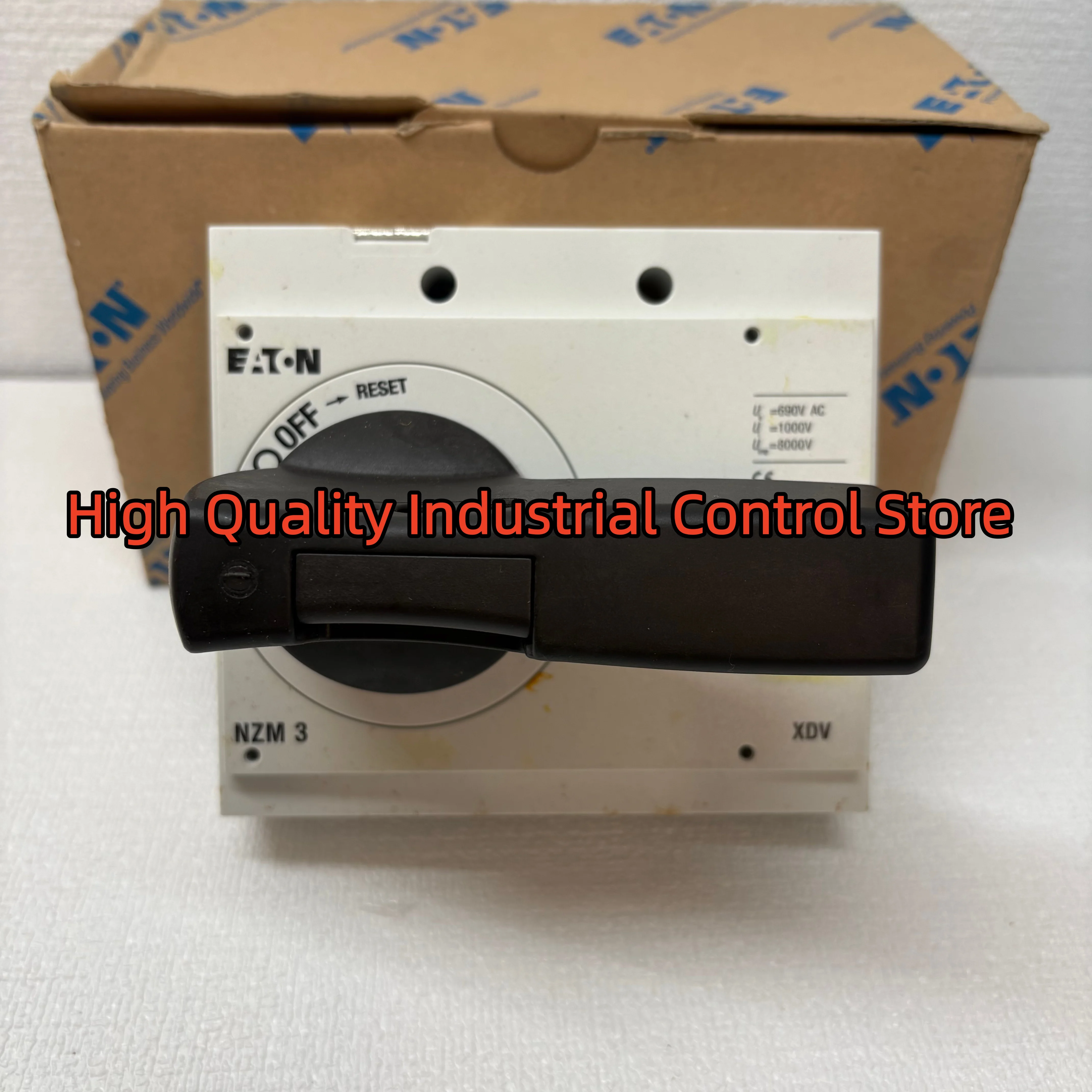 

Новая ручка управления автоматическим выключателем NZM3-XDV