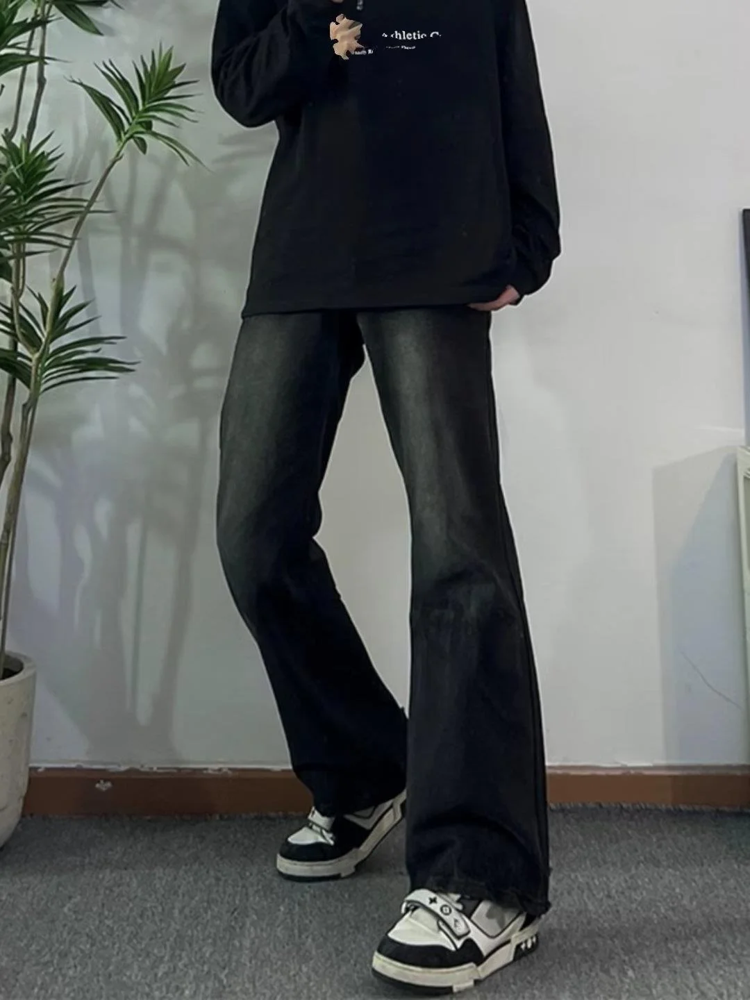 Schwarze, geradlinige Micro-Flared-Jeans mit geradem Bein für Männer