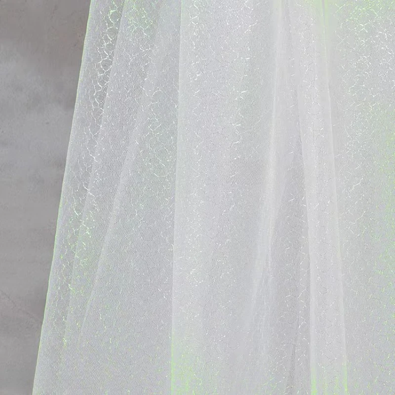 Witte iriserende uitgeholde gradiënt laser mesh stof bruiloft achtergrond rok DIY decoratieve kleding lichtgewicht stof