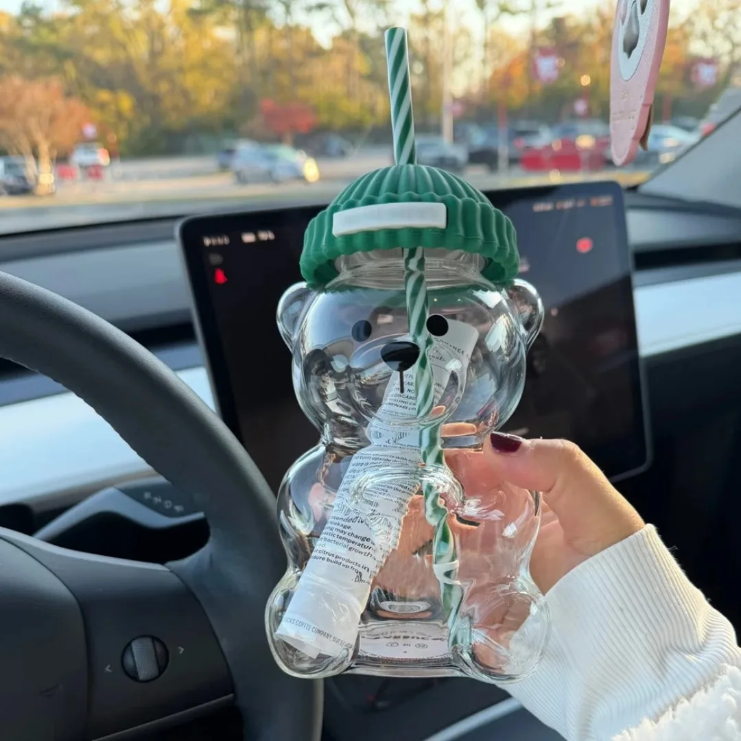 

Стеклянное ведро с милым плюшевым мишкой на 500 мл, с зеленой соломинкой и крышкой, герметичное, многоразовое.